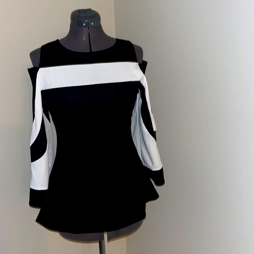 Black/white cold shoulder invisible zipper cute shirt **LAST CHANCE**
